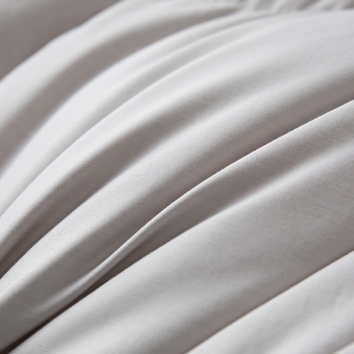 91家纺网 家纺一手货源 找家纺 俏企鹅 2025新款绣花款-100s贡缎全棉白鹅绒被 浅灰