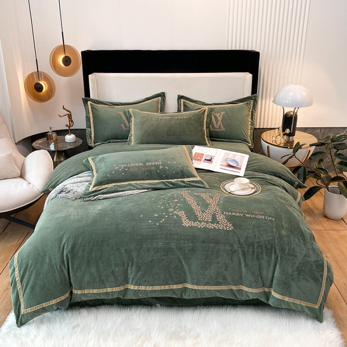 91家纺网 家纺一手货源 找家纺 2021新款高克重婴儿绒轻奢风刺绣四件套 ｖ－ｌｏｖｅ宝石绿