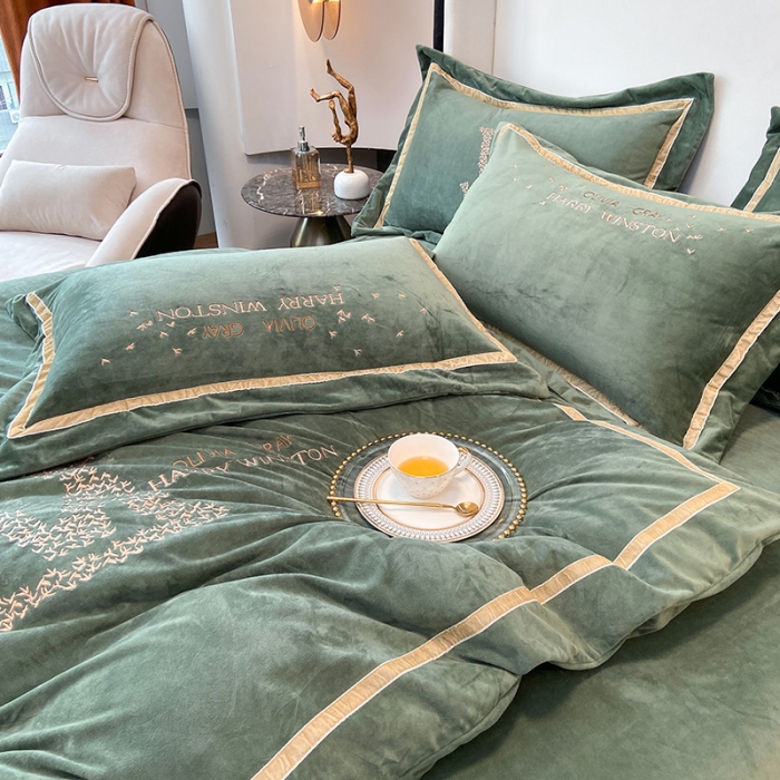 91家纺网 家纺一手货源 找家纺 2021新款高克重婴儿绒轻奢风刺绣四件套 ｖ－ｌｏｖｅ宝石绿