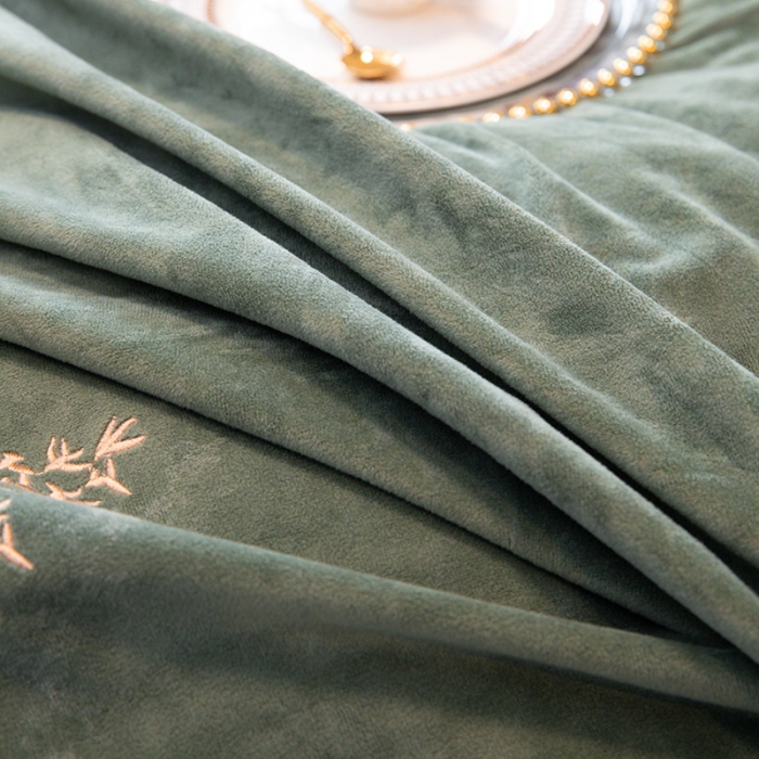 91家纺网 家纺一手货源 找家纺 2021新款高克重婴儿绒轻奢风刺绣四件套 ｖ－ｌｏｖｅ宝石绿