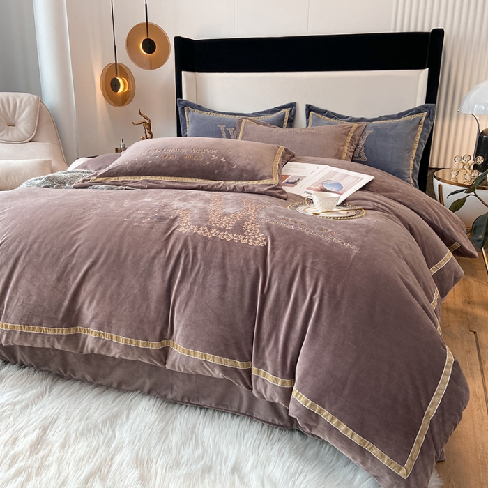 91家纺网 家纺一手货源 找家纺 2021新款高克重婴儿绒轻奢风刺绣四件套 ｖ－ｌｏｖｅ咖啡色