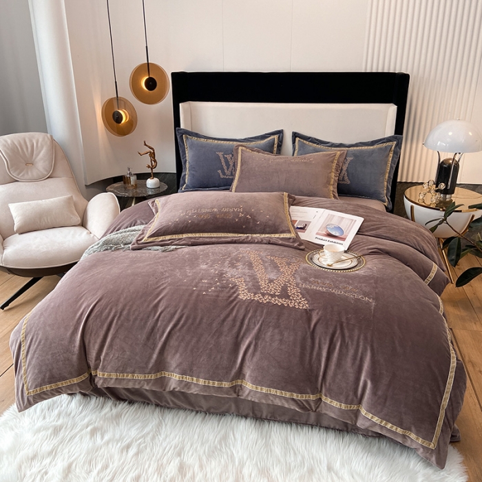 91家纺网 家纺一手货源 找家纺 2021新款高克重婴儿绒轻奢风刺绣四件套 ｖ－ｌｏｖｅ咖啡色