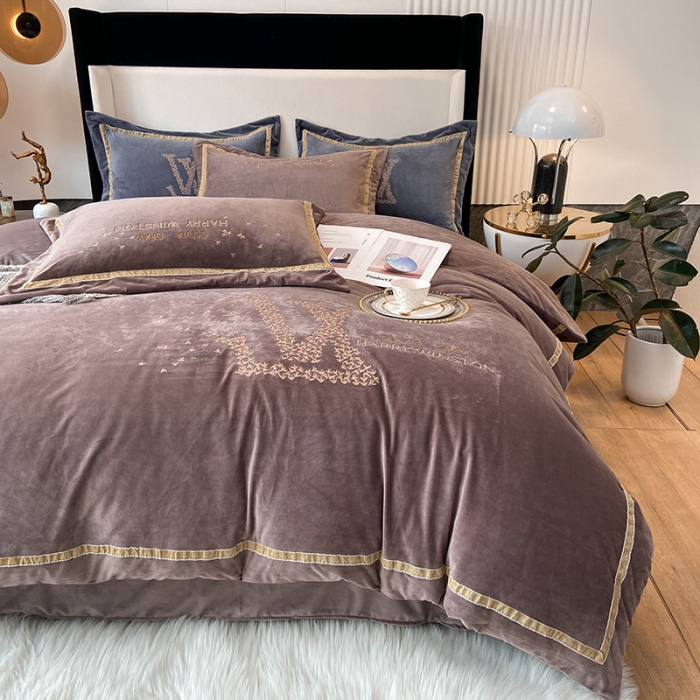 91家纺网 家纺一手货源 找家纺 2021新款高克重婴儿绒轻奢风刺绣四件套 ｖ－ｌｏｖｅ咖啡色