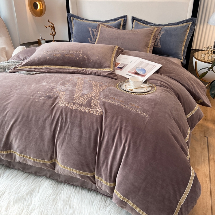 91家纺网 家纺一手货源 找家纺 2021新款高克重婴儿绒轻奢风刺绣四件套 ｖ－ｌｏｖｅ咖啡色