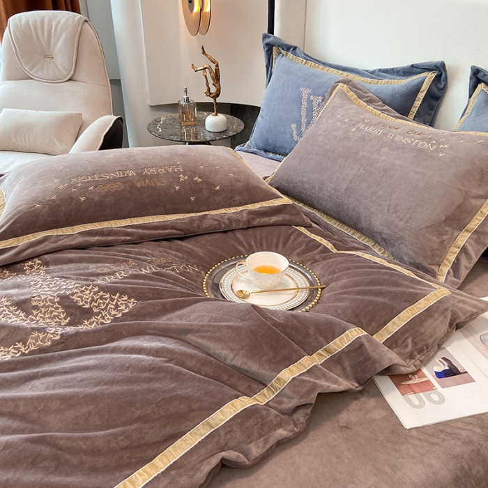 91家纺网 家纺一手货源 找家纺 2021新款高克重婴儿绒轻奢风刺绣四件套 ｖ－ｌｏｖｅ咖啡色