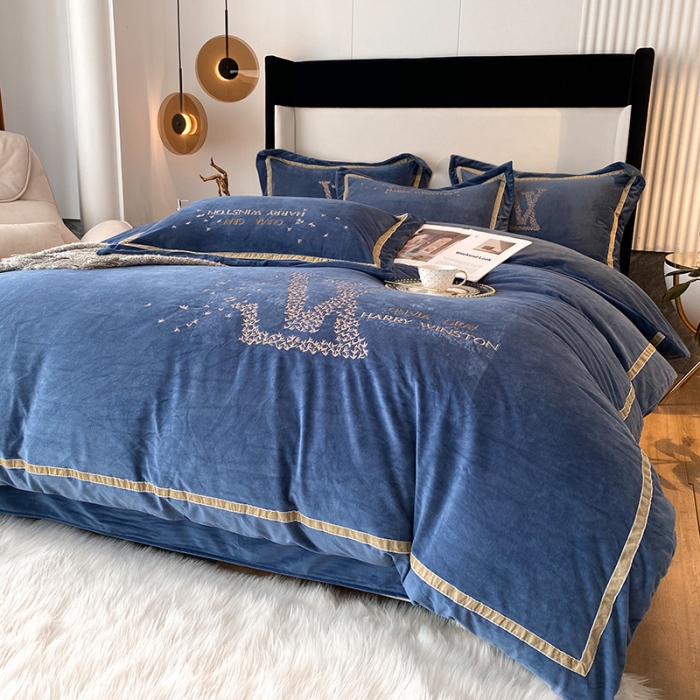 91家纺网 家纺一手货源 找家纺 2021新款高克重婴儿绒轻奢风刺绣四件套 ｖ－ｌｏｖｅ蓝色