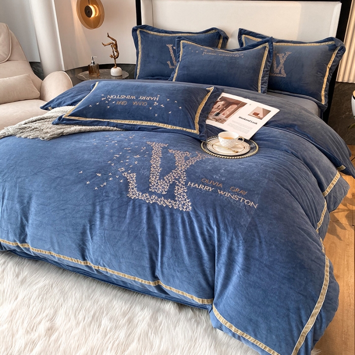 91家纺网 家纺一手货源 找家纺 2021新款高克重婴儿绒轻奢风刺绣四件套 ｖ－ｌｏｖｅ蓝色