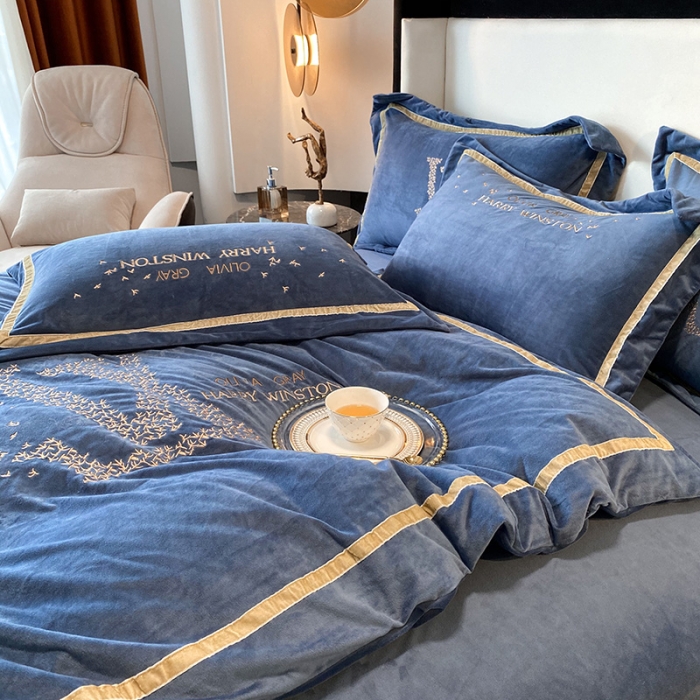 91家纺网 家纺一手货源 找家纺 2021新款高克重婴儿绒轻奢风刺绣四件套 ｖ－ｌｏｖｅ蓝色