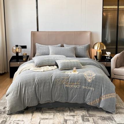 91家纺网 家纺一手货源 找家纺 博纳 2021新款牛奶绒刺绣四件套-千鸟格 绅士灰