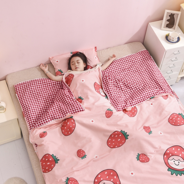 91家纺网 家纺一手货源 找家纺 吉咪兔家纺 2022新款全棉卡通大童睡袋防踢被 大草莓