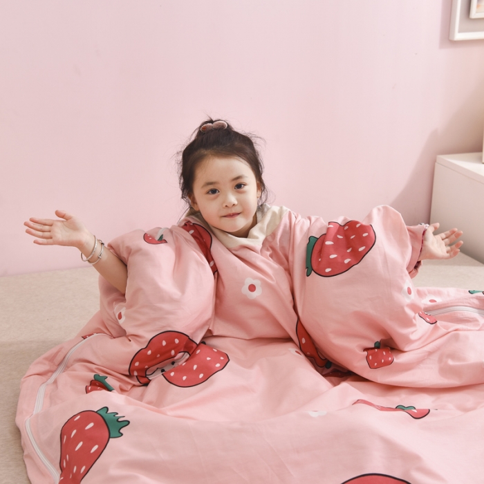 91家纺网 家纺一手货源 找家纺 吉咪兔家纺 2022新款全棉卡通大童睡袋防踢被 大草莓