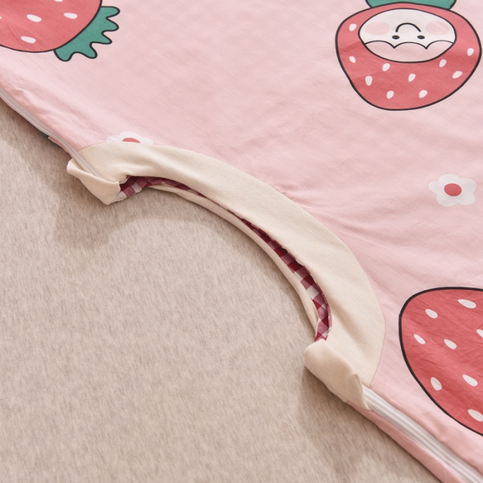 91家纺网 家纺一手货源 找家纺 吉咪兔家纺 2022新款全棉卡通大童睡袋防踢被 大草莓