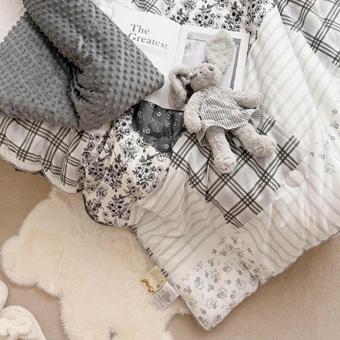 91家纺网 家纺一手货源 找家纺 星期八2021新款豆豆被冬被 黑茶方格