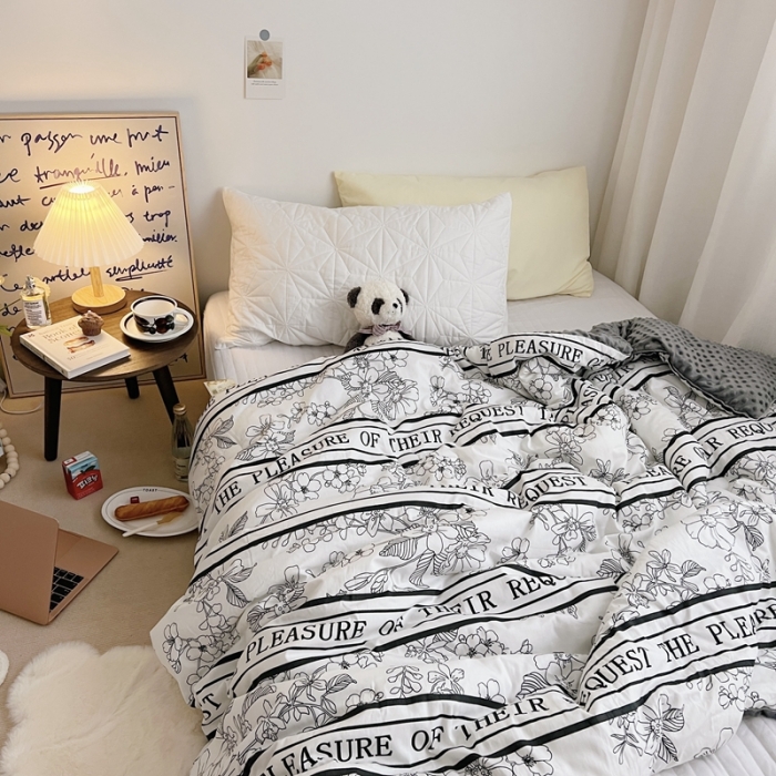 91家纺网 家纺一手货源 找家纺 星期八2021新款豆豆被冬被 黑茶竖条