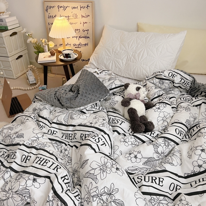 91家纺网 家纺一手货源 找家纺 星期八2021新款豆豆被冬被 黑茶竖条