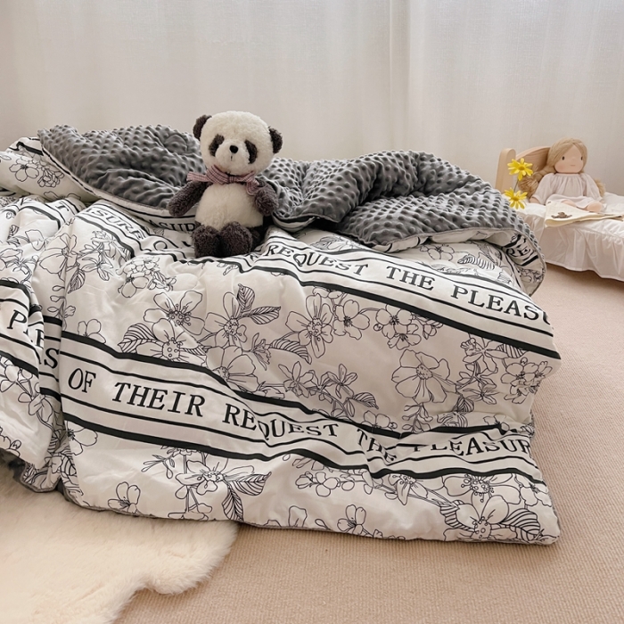 91家纺网 家纺一手货源 找家纺 星期八2021新款豆豆被冬被 黑茶竖条