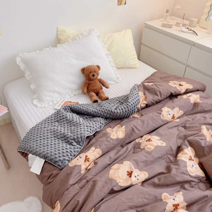 91家纺网 家纺一手货源 找家纺 星期八2021新款豆豆被冬被 咖啡熊