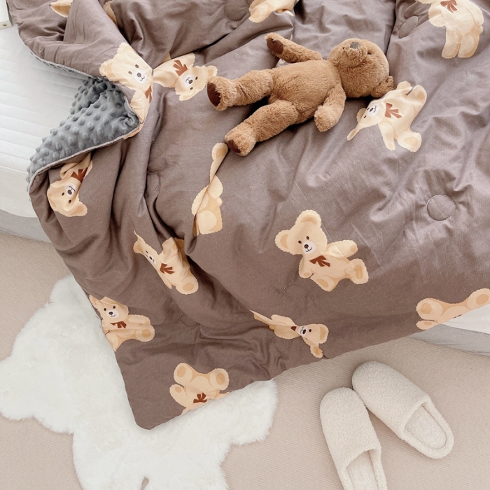 91家纺网 家纺一手货源 找家纺 星期八2021新款豆豆被冬被 咖啡熊