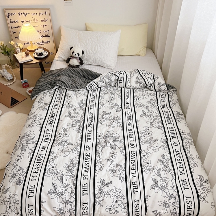 91家纺网 家纺一手货源 找家纺 星期八2021新款豆豆被冬被 黑茶竖条