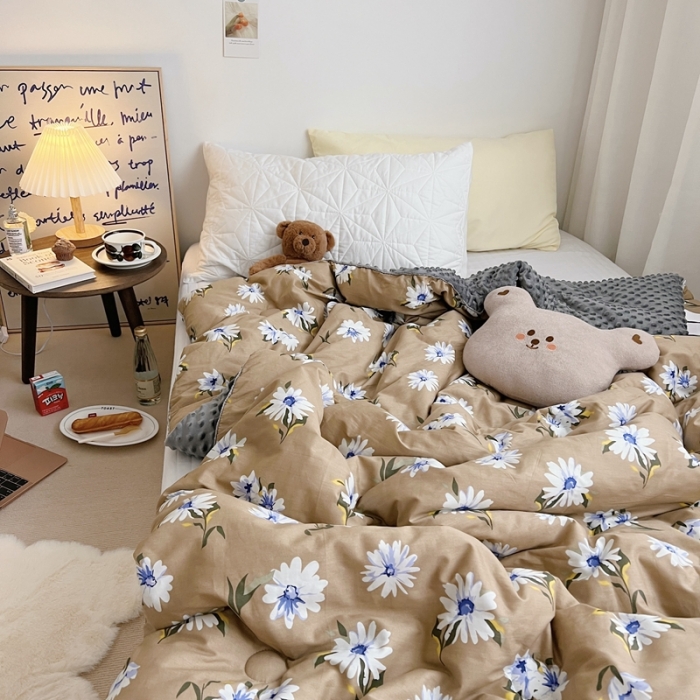 91家纺网 家纺一手货源 找家纺 星期八2021新款豆豆被冬被 咖色花