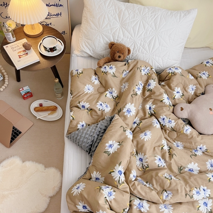 91家纺网 家纺一手货源 找家纺 星期八2021新款豆豆被冬被 咖色花