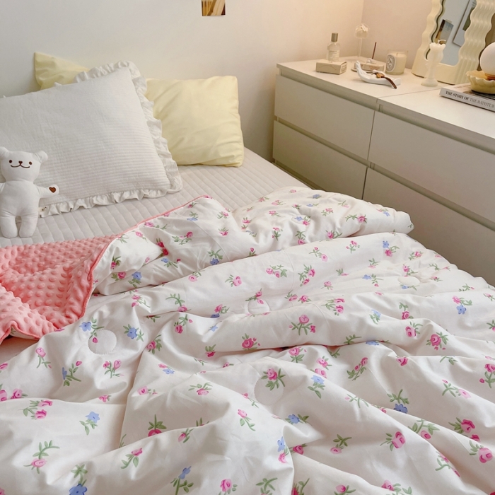 91家纺网 家纺一手货源 找家纺 星期八2021新款豆豆被冬被 玫瑰