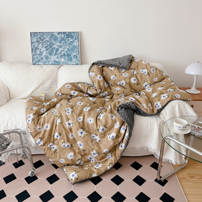 91家纺网 家纺一手货源 找家纺 星期八2021新款豆豆被冬被 咖色花