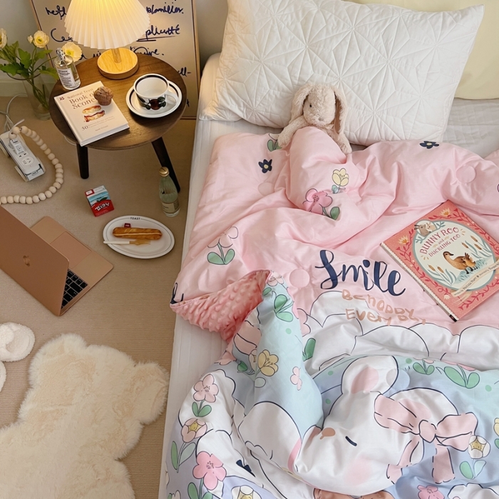 91家纺网 家纺一手货源 找家纺 星期八2021新款豆豆被冬被 奶油兔