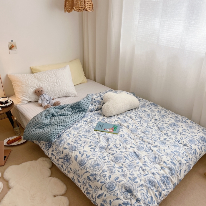 91家纺网 家纺一手货源 找家纺 星期八2021新款豆豆被冬被 山茶花蓝