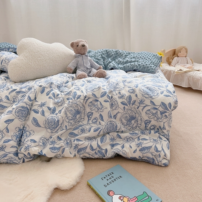 91家纺网 家纺一手货源 找家纺 星期八2021新款豆豆被冬被 山茶花蓝