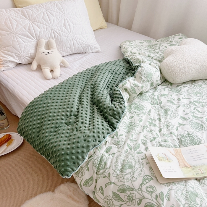 91家纺网 家纺一手货源 找家纺 星期八2021新款豆豆被冬被 山茶花绿