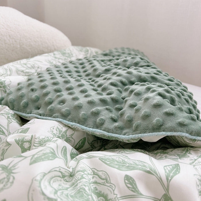 91家纺网 家纺一手货源 找家纺 星期八2021新款豆豆被冬被 山茶花绿