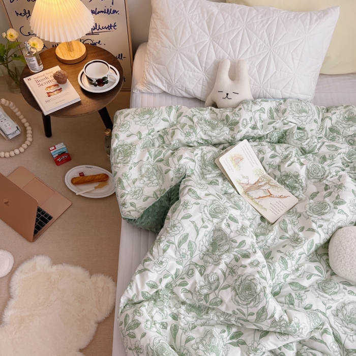 91家纺网 家纺一手货源 找家纺 星期八2021新款豆豆被冬被 山茶花绿