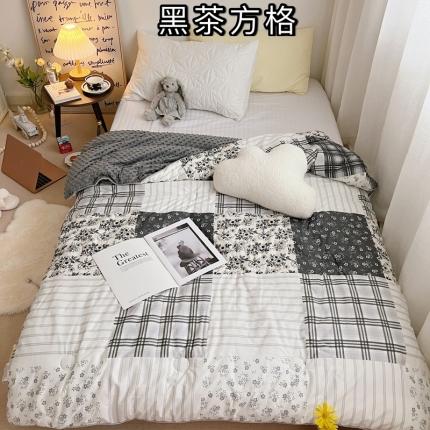 91家纺网 家纺一手货源 找家纺 星期八2021新款豆豆被冬被 黑茶方格