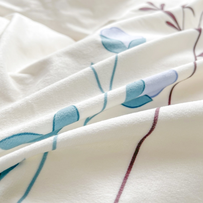 91家纺网 家纺一手货源 找家纺 卓尔居 2022新款220克婴儿绒花边款四件套 花韵