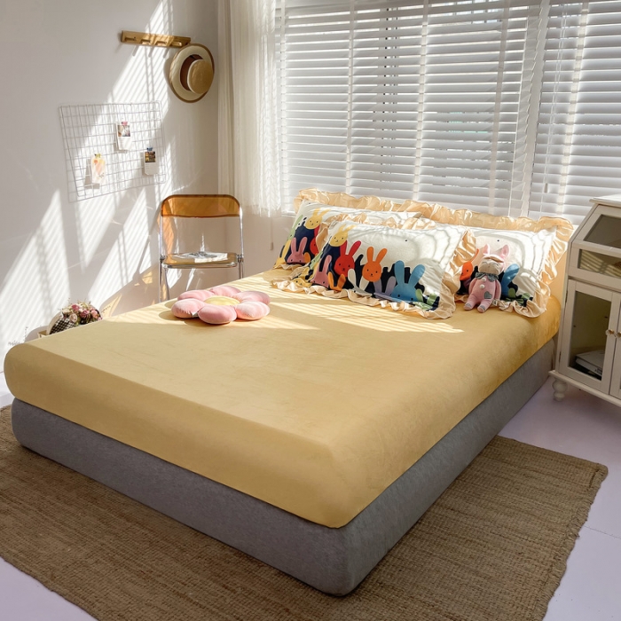 91家纺网 家纺一手货源 找家纺 卓尔居 2022新款220克婴儿绒花边款四件套 可爱兔