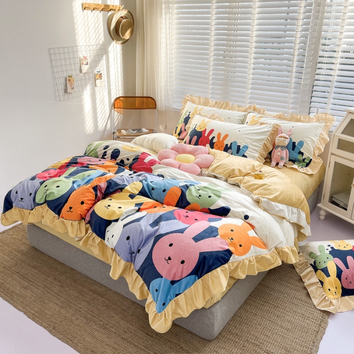 91家纺网 家纺一手货源 找家纺 卓尔居 2022新款220克婴儿绒花边款四件套 可爱兔