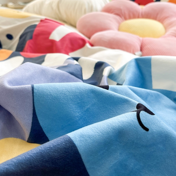 91家纺网 家纺一手货源 找家纺 卓尔居 2022新款220克婴儿绒花边款四件套 可爱兔