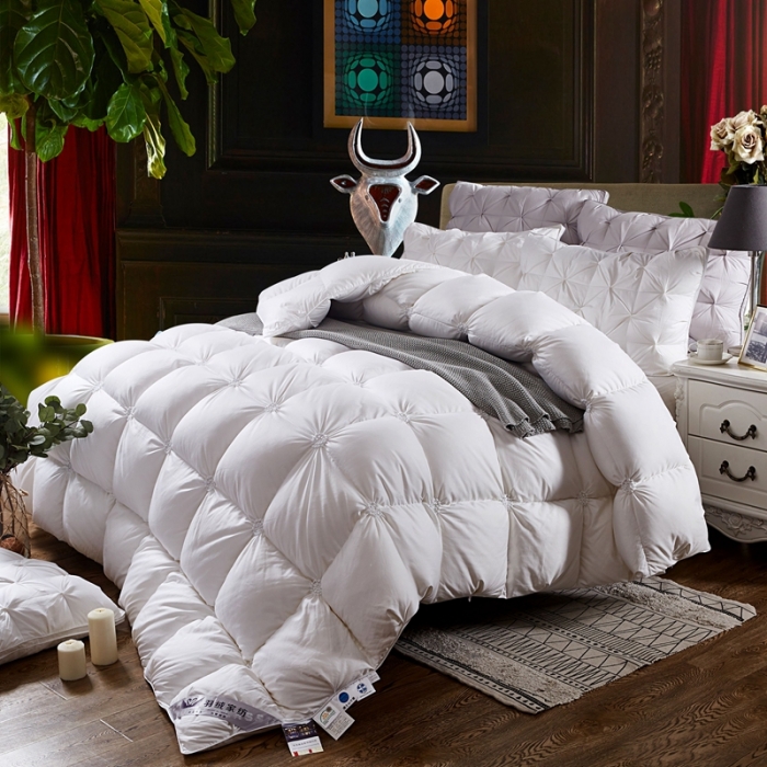 91家纺网 家纺一手货源 找家纺 锦瑞羽绒 2021新款90绒秋冬揪花被 白