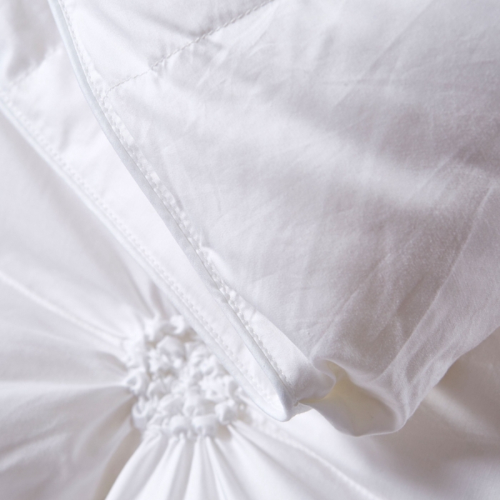 91家纺网 家纺一手货源 找家纺 锦瑞羽绒 2021新款90绒秋冬揪花被 白