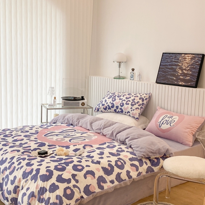 91家纺网 家纺一手货源 找家纺 昔可家纺 2021新款大版宝宝牛奶绒四件套 爱心豹纹