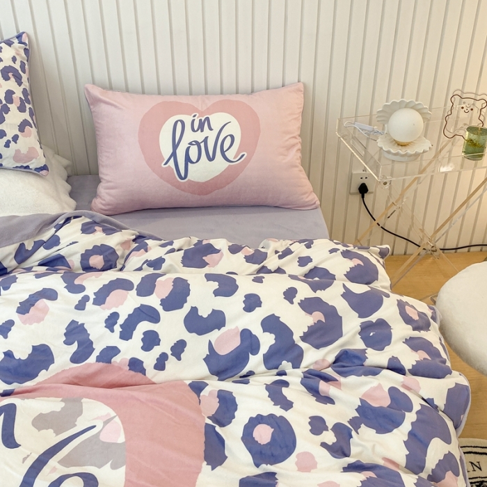 91家纺网 家纺一手货源 找家纺 昔可家纺 2021新款大版宝宝牛奶绒四件套 爱心豹纹