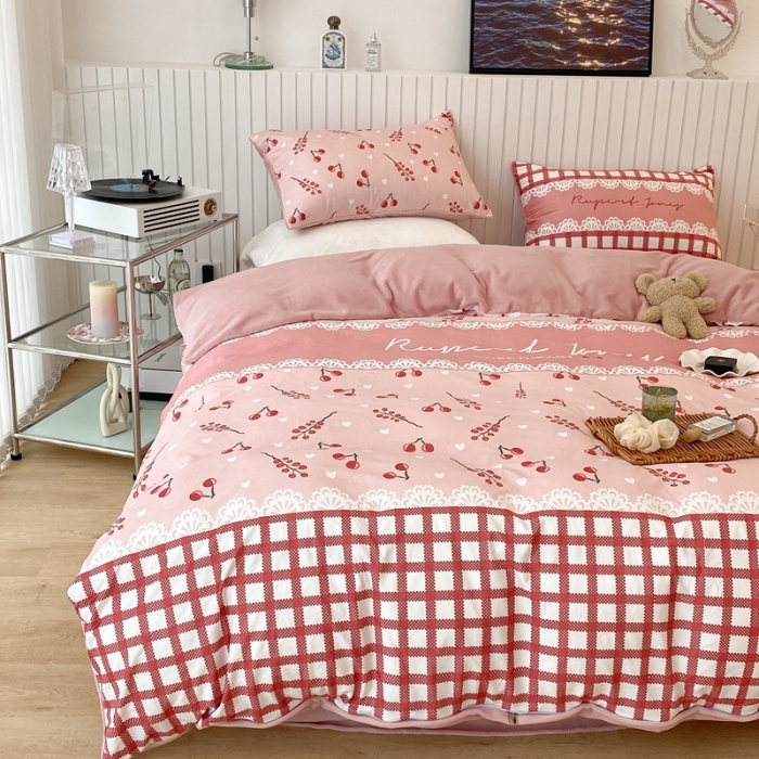 91家纺网 家纺一手货源 找家纺 昔可家纺 2021新款大版宝宝牛奶绒四件套 冬日果实