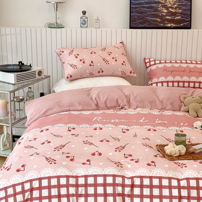 91家纺网 家纺一手货源 找家纺 昔可家纺 2021新款大版宝宝牛奶绒四件套 冬日果实