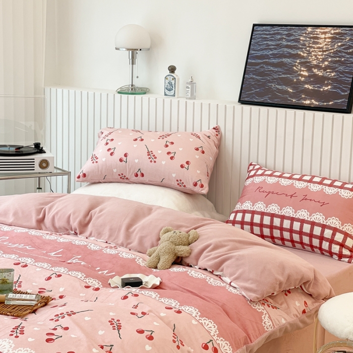 91家纺网 家纺一手货源 找家纺 昔可家纺 2021新款大版宝宝牛奶绒四件套 冬日果实