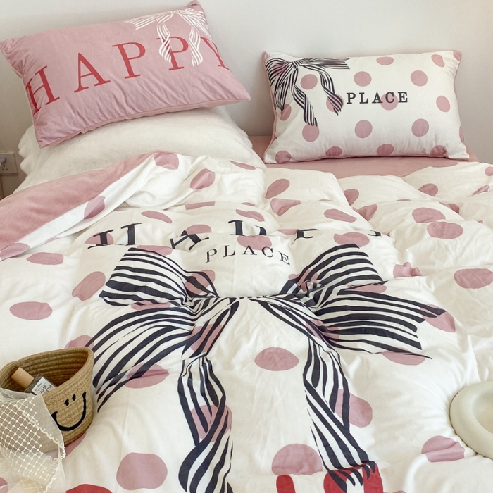 91家纺网 家纺一手货源 找家纺 昔可家纺 2021新款大版宝宝牛奶绒四件套 粉波点蝴蝶结