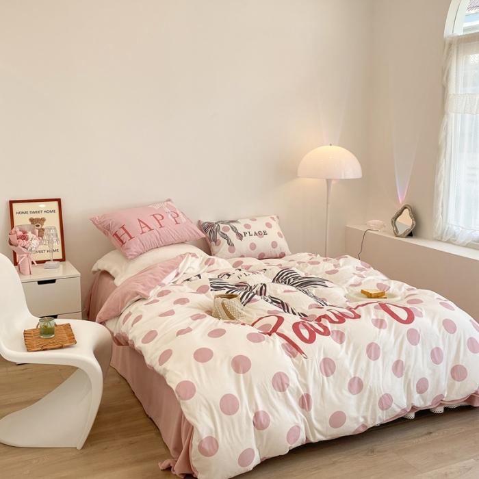 91家纺网 家纺一手货源 找家纺 昔可家纺 2021新款大版宝宝牛奶绒四件套 粉波点蝴蝶结