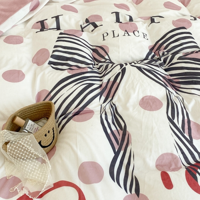 91家纺网 家纺一手货源 找家纺 昔可家纺 2021新款大版宝宝牛奶绒四件套 粉波点蝴蝶结