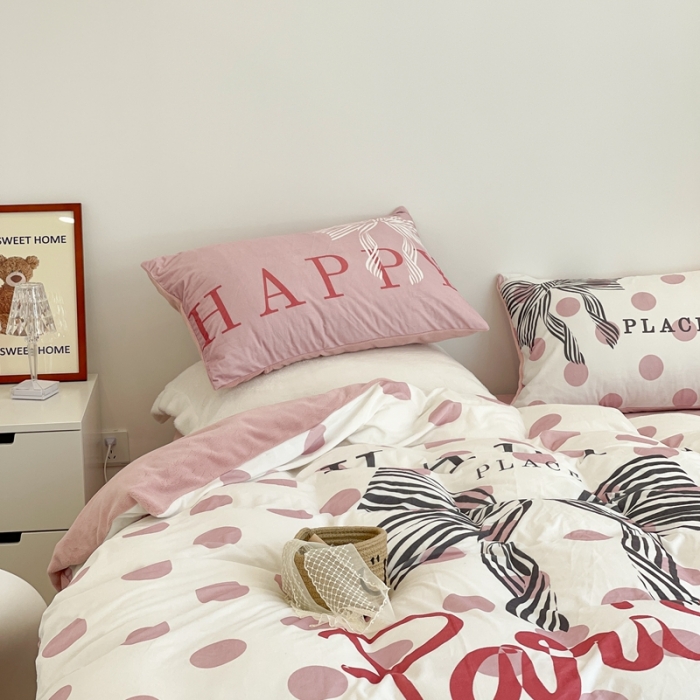 91家纺网 家纺一手货源 找家纺 昔可家纺 2021新款大版宝宝牛奶绒四件套 粉波点蝴蝶结