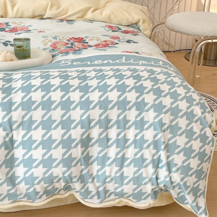 91家纺网 家纺一手货源 找家纺 昔可家纺 2021新款大版宝宝牛奶绒四件套 复古千鸟格花园